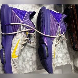 Size 13 men's lebron basketball shoes